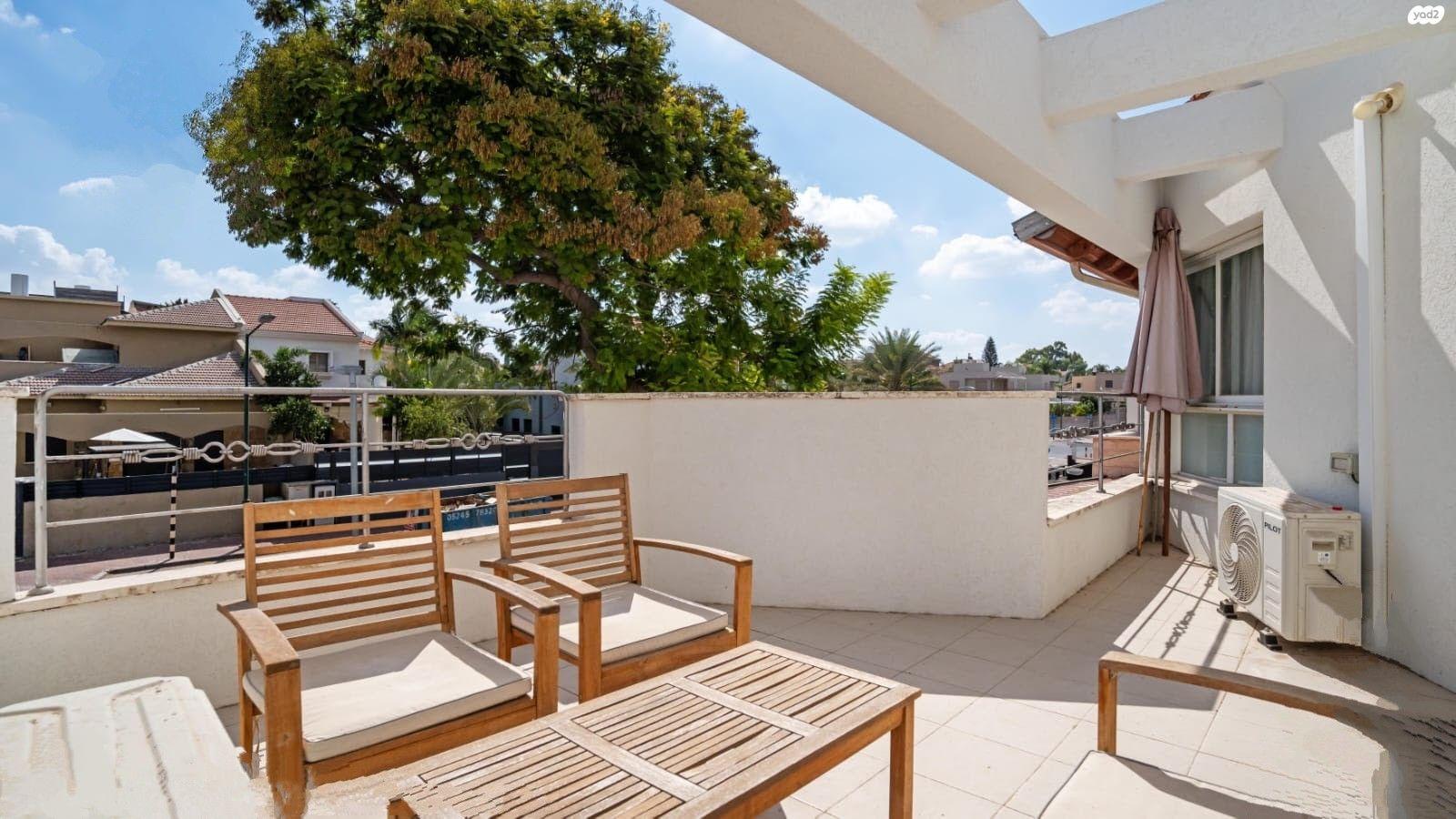 בית פרטי/ קוטג', נאות הפרחים, גן יבנה