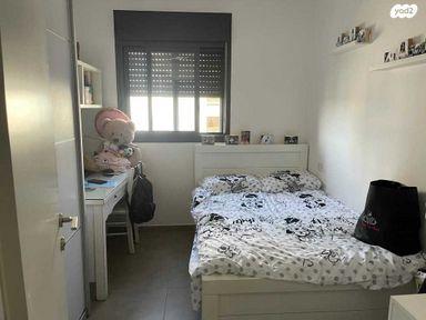 שרה אהרונסון,מזרח גדרה