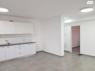 דרך האילנות 33, גדרה מזרח